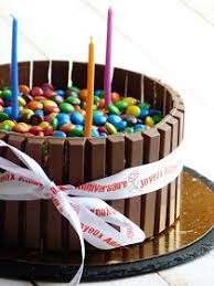 Gateau D Anniversaire Kit Kat Et Smarties Gateau D Anniversaire Kit Kat Gateau Anniversaire Idee Gateau