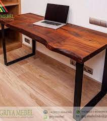 Kayu solid hanya terdiri dari bahan dasar kayu tanpa dicampur atau di kombinasi dengan bentuk bahan lain atau biasa disebut kayu campuran. Meja Kerja Retro Kayu Solid Trembesi Griya Mebel