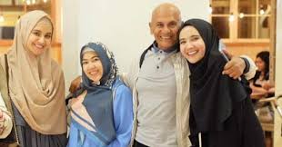 © tribunnews.com/abdul qodir mark sungkar. Shireen Pukul Zaskia Karena Singgung Istri Kedua Mark Sungkar