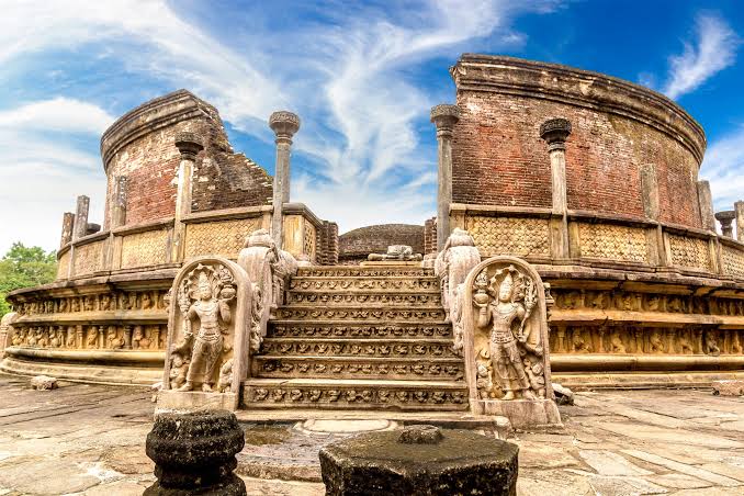 Polonnaruwa Quadrangle Dalada Maluwa Vatadage Thuparama Hatadage moonstone Nissanka Malla inner sacred city Sri Lanka