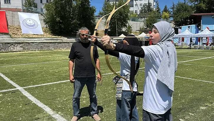 Kütahya'da Gelenek Yeniden Canlanıyor: Türkiye Şampiyonası'na Hazır Bir Ok Meydanı Hikayesi