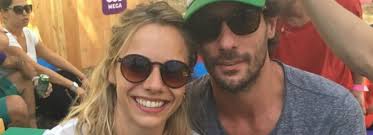 Revisa la invitacion de estos grandes actores confirmados que estaran apoyandonos este dia en nuestro mega evento guerra campal la jaula www.guerracampal.com. Maria Gracia Omegna Y Gonzalo Valenzuela Descubiertos Pasando La Navidad En Punta Del Este Fotech Cl