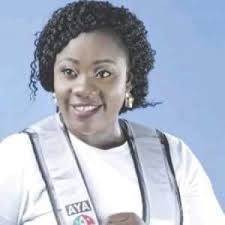 KERATAN AKHBAR PILIHAN: A POLICEWOMAN AND HER RELUCTANT MUM CP Dato' Dr.  Lee Bee Phang, who recently made history by becoming the first woman of  Chinese descent to have been promoted to