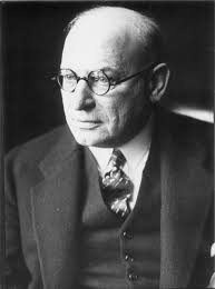 BERLIN'S GRAND HOTELS AND THE CRISIS OF GERMAN DEMOCRACY Adam Bisno