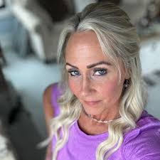 Melissa Mason's Instagram, Twitter & Facebook