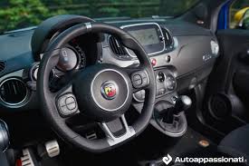 Abarth 500 è provvista di elementi che definiscono la sua struttura sportiva, come il quadro strumenti provvisto di manometro del turbo e pedaliera racing in. Abarth 595 Pista La Prova Su Strada Della Piccola Sportiva