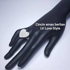 15 arti mimpi tentang cincin,arti mimpi memakai cincin perak,mimpi memakai cincin emas. 26 Ide Aneka Cincin Emas Berlian Love Fashion Di 2021 Cincin Emas Perhiasan Emas Cincin