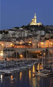 Le Vieuxport De Marseille A La Nuit Tombee Marina Harbour Boats Photographie De Voyage Marseille Vieux Port