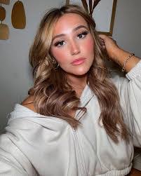 Jillian Jones's Instagram, Twitter & Facebook