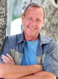 Robert Roll's Instagram, Twitter & Facebook