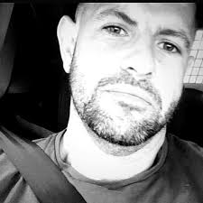 Looking for a lamiate floor layer however needs to be done by Wednesday  afternoon as collecting sofa. Lounge and hall, I have the laminate and  underlay. TIA