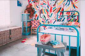 Surface (wall) way to obtain: 25 Modern Ways To Use Floral Wallpaper