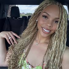 Ion know why folks in the comments lying talking bout they like the now  look 😂cut it out. The old pinky was that.