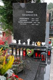Große beliebtheit erlangte bisenz durch die kunstfigur alfred wurbala. Peter Alexander Mit Seinem Sohn Michael Vereint News At