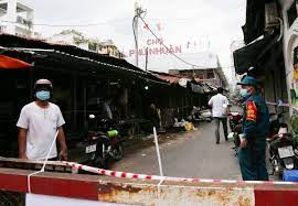 Chợ phú nhuận được phong tỏa tạm thời để phục vụ công tác điều tra dịch tễ. Xet1uoiyindanm