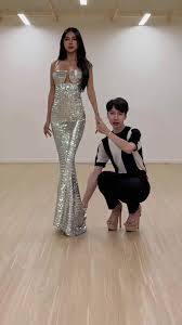 how to walk in memaid dress