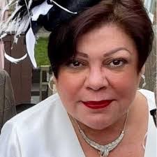 Dede Lester's Instagram, Twitter & Facebook