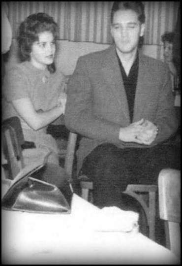 Elvis meets Priscilla Beaulieu in 1959