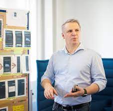 Es galt, eine hochrangig besetzte expertenjury aus den bankenvertretern michael c. Deutsche Bank Was Macht Eigentlich Eine Digitalfabrik Welt