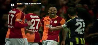 Yüklediğiniz resimleri internette arkadaşlarınızla, blogunuzda, web sitelerinde, forumlarda veya sosyal ağlarda paylaşabilirsiniz. Melo Sticking His Tongue Out And Telling Emre Who Was Red Carded To Kindly Leave The Pitch Please From The Galatasaray Fenerbahce Derby Tonight Imgur