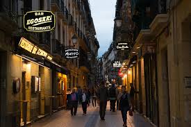Laut einigen geschichtsforschern wurde die gegend der heutigen stadt ursprünglich izurum genannt. 24 Spanien Baskenland San Sebastian Stadt Nachts Arianebille Travel On Toast