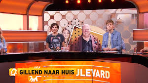 / waar staat de deur elke dag op een kier / waar voelt men zich goed bij elkaar / ons Uk6r7vwdfqorom