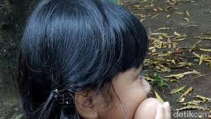 Cat rambut merk nyu ini bebas ammonia dan diperkaya oleh super fruit extract yang berfungsi untuk melindungi rambut dari masalah iritasi kulit kepala akibat namun cat rambut ini tidak awet, biasanya digunakan hanya untuk beberapa bulan, namun penggunaannya sangat mudah bahkan tanpa. Hah Anak Mau Mewarnai Rambutnya Aman Nggak Ya