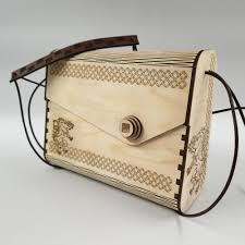 Für seine handtaschen nimmt der gerhard „holz, das vielen zu schlecht wäre zum verheizen. Handtaschen Aus Holz Mk Wood Store
