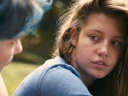 Adèle's life is changed when she meets emma, a young woman with blue hair, who will allow her to discover desire, to assert herself as a woman and. Bild Zu Adele Exarchopoulos Blau Ist Eine Warme Farbe Bild Adele Exarchopoulos Filmstarts De