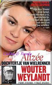 Zomegnan dijo que no se hizo oficial el fallecimiento de wouter weylandt hasta que no fue informada su mujer, anne sophie, que tardó en ser localizada porque no estaba en su casa cuando se produjo el accidente. Facebook