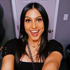 Elizabeth Madrid's Instagram, Twitter & Facebook