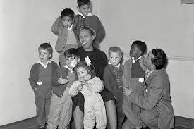 She is also an important member of an indie band named singtank. 3liv3bfad8iu5m