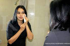 Ini sangat umum pada bayi yang baru lahir, sering menghilang dalam beberapa. 4 Cara Menghilangkan Bintik Bintik Di Wajah Bisa Pakai Bahan Alami