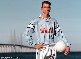 El malmö fotbollförening, también conocido simplemente como malmö ff, es un club de fútbol con sede en malmö, suecia. 90s Football On Twitter Zlatan Ibrahimovic 1999