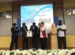 Institut penyelidikan hidraulik kebangsaan malaysia (nahrim) pengurusan aset air berhad (paab) pusat perubahan iklam dan teknologi hijau malaysia (mgtc) yayasan penyelidikan antartika sultan mizan tabung wakaf air nasional (wakaf air) Bernama Auf Twitter Institut Penyelidikan Hidraulik Kebangsaan Malaysia Nahrim Menerima Pengiktirafan Malaysia Book Of Records Bagi Sistem Penuaian Air Hujan Terbesar Di Makmal Hidraulik Dan Instrumentasi Nahrim Seri Kembangan Https T Co