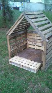 It's also made out of wooden pallets (you could stain, whitewash, paint, glaze, or wax yours to make it unique), and. 41 Pallet Projects And Ideas For Kids Godiygo Com Pallet Playhouse Play Houses Build A Playhouse