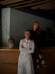 三上悠亜】まだ撮影始まってないのにオモチャで責められ濡れ濡れｗ絡みでは汗だくで腰を浮かせセックスに酔う！