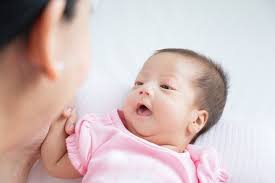 Disarankan memberikan air putih dikala dia telah resiko bayi minum air putih. Kapan Bayi Bisa Melihat Dengan Jelas Alodokter