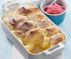 This light and fluffy dessert hailing from salzburg is a real treat for people with a sweet tooth. Salzburger Nockerln Mit Rhabarberkompott Betty Bossi