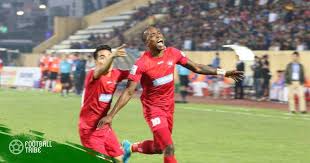 My russian wife dancing to jamaican music. Háº£i Phong Thiá»‡t Quan á»Ÿ Vong 9 V League Football Tribe