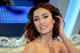 Non con un nuovo outfit, né con una nuova manicure, bensì con un nuovo taglio! Caterina Balivo Mi Taglio I Capelli Mi Affido A Toni Pellegrino Modica