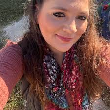 Who does nails ? 👀