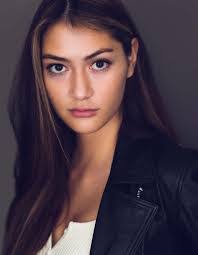 Kirsten Lane's Instagram, Twitter & Facebook