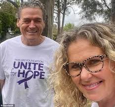 AFL Hawthorn great Paul Dear dies at 55 as tributes pour in from around  Australia