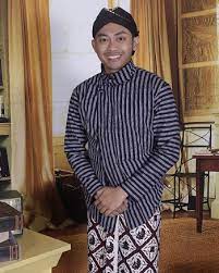Untuk bordir logo dan tulisan yang ada di dada dan punggung pakaian kerja ini. Nama Kelengkapan Pakaian Adat Jawa Tengah Beserta Contohnya Blog Unik