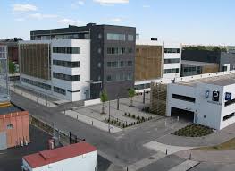Atmosfären lockar nybörjarstudenter till högskolan i halmstad. Hogskolan Halmstad Mapio Net
