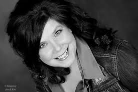 Rachel Benge's Instagram, Twitter & Facebook