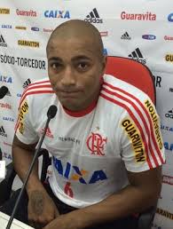 Pico celebra rápida recuperação e não vê problema em jogar na lateral  direita