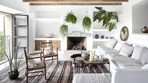 Un'immagine eclettica realizzata da elle decoration russia e apparsa sul numero di maggio che vede protagonista il divano letto eden, disegnato da antonio citterio e rivestito in un morbido lino. Elle Decoration Country Volume 12 Youtube