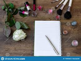 Compra en línea lo mejor en artículos de oficina, computadoras, tablets, televisiones, impresoras, multifuncionales, cajas de papel, laptops, sillas, escritorios. Cuaderno Con La Pluma Y Cosmeticos Decorativos Para Cepillos Suaves De Maquillaje Y El Primer Bello Del Fondo De Las Flores Imagen De Archivo Imagen De Paleta Maquillaje 173896305